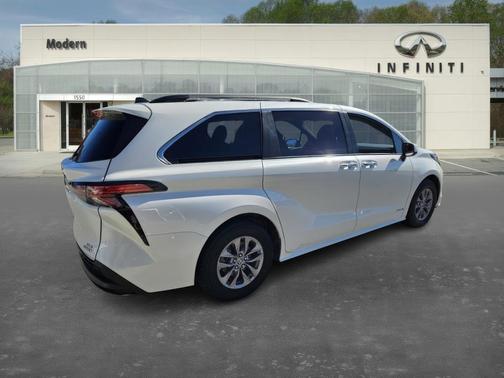 2021 Toyota Sienna XLE
