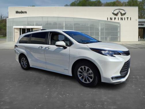 2021 Toyota Sienna XLE