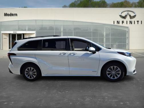 2021 Toyota Sienna XLE
