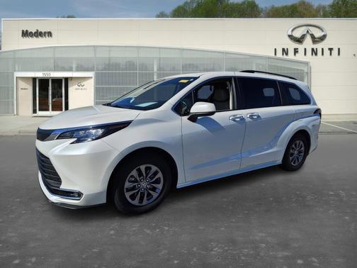 2021 Toyota Sienna XLE