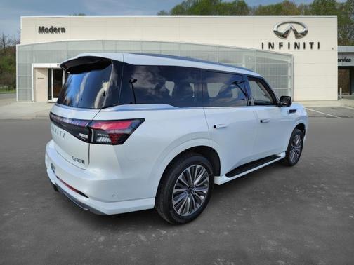 2025 INFINITI QX80 Luxe