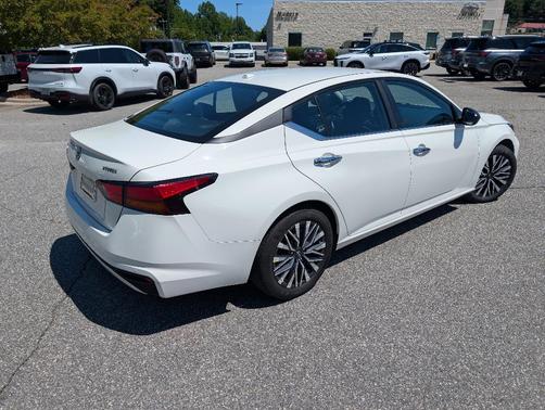 White 2025 Nissan Altima SV