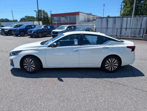 White 2025 Nissan Altima SV