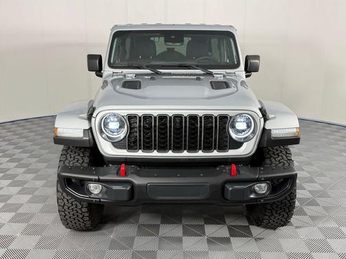 Silver Zynith Clearcoat 2024 Jeep Wrangler Rubicon