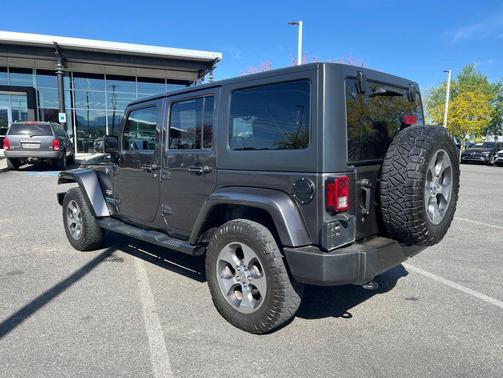 Granite Crystal Metallic Clearcoat 2017 Jeep Wrangler Unlimited Sahara
