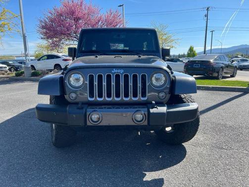 Granite Crystal Metallic Clearcoat 2017 Jeep Wrangler Unlimited Sahara