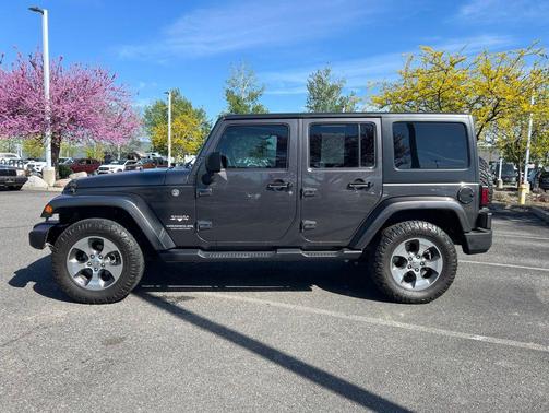 Granite Crystal Metallic Clearcoat 2017 Jeep Wrangler Unlimited Sahara