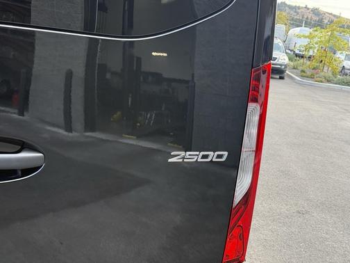 2025 Mercedes-Benz Sprinter 2500 Passenger 144 WB