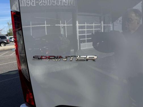 Arctic White 2026 Mercedes-Benz Sprinter 2500 Cargo 144 WB