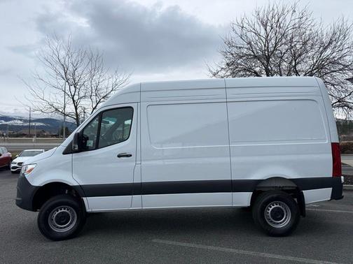 Arctic White 2026 Mercedes-Benz Sprinter 2500 Cargo 144 WB