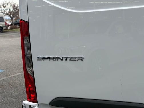 Arctic White 2026 Mercedes-Benz Sprinter 2500 Cargo 144 WB