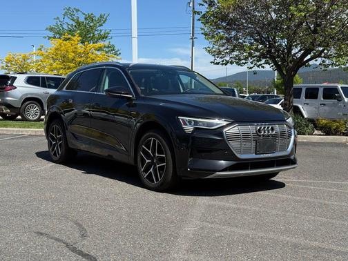 Mythos Black Metallic 2019 Audi e-tron Premium Plus