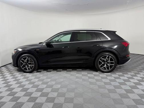 Mythos Black Metallic 2019 Audi e-tron Premium Plus