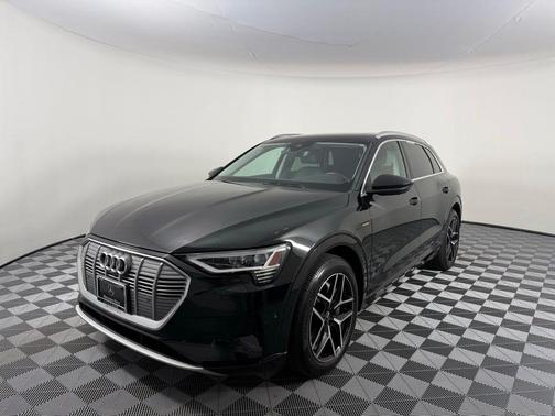 Mythos Black Metallic 2019 Audi e-tron Premium Plus