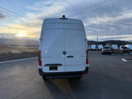 Arctic White 2026 Mercedes-Benz Sprinter 2500 Cargo 170 WB