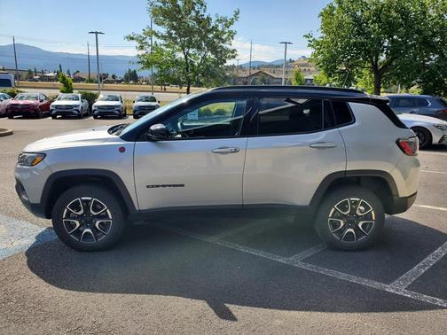 2024 Jeep Compass Trailhawk