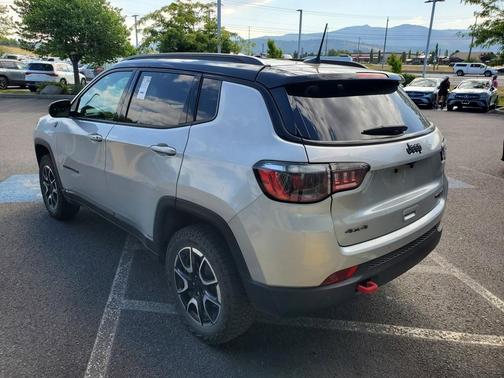 2024 Jeep Compass Trailhawk