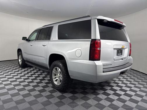 Silver Ice Metallic 2018 Chevrolet Suburban LT