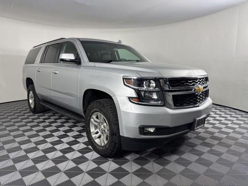 Silver Ice Metallic 2018 Chevrolet Suburban LT