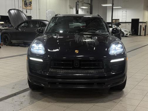 2023 Porsche Macan T