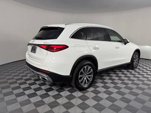 Polar White 2026 Mercedes-Benz GLC 300 4MATIC