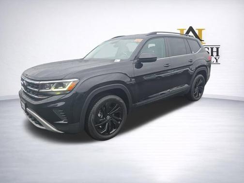 Deep Black Pearl Effect 2022 Volkswagen Atlas 3.6 SE w/ Technology
