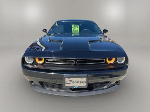 Pitch Black Clearcoat 2016 Dodge Challenger SXT