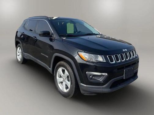 Diamond Black Crystal Pearlcoat 2020 Jeep Compass Latitude