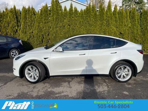 2023 Tesla Model Y Long Range Sport Utility 4D