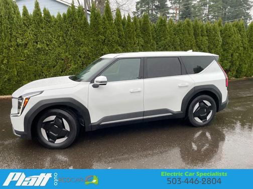 2025 Kia EV9 Light Long Range Sport Utility 4D