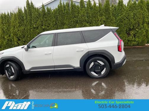 2025 Kia EV9 Light Long Range Sport Utility 4D