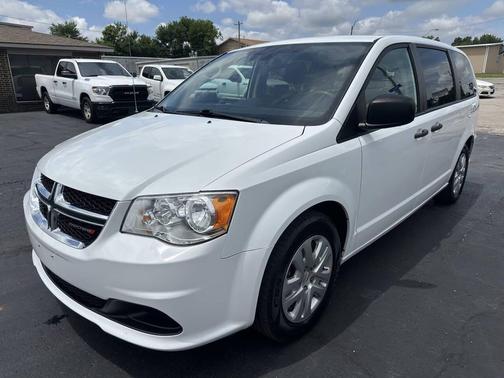 White Knuckle Clearcoat 2019 Dodge Grand Caravan SE