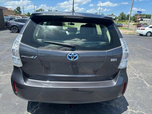 2014 Toyota Prius v Two