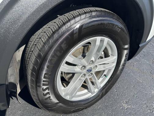 2022 Ford Explorer XLT 4dr SUV