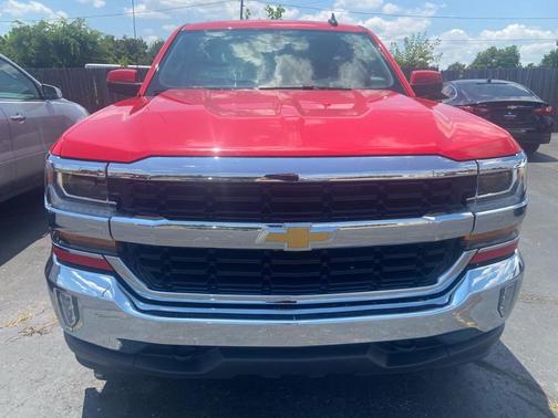 Photo 4 of 20 of 2017 Chevrolet Silverado 1500 LT