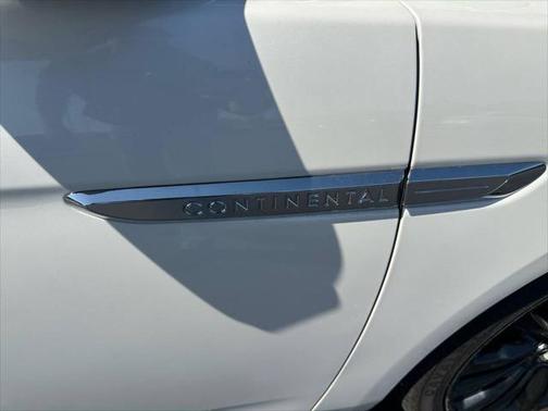2017 Lincoln Continental Reserve 4dr Sedan