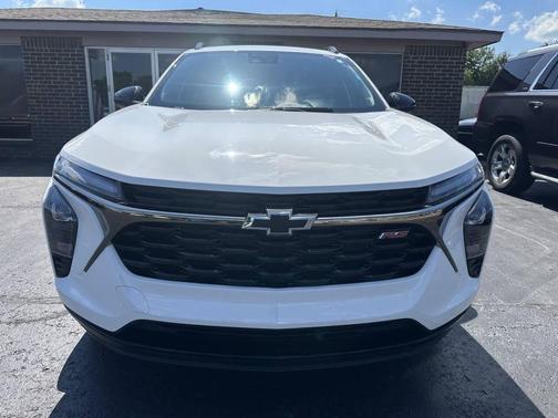 White 2026 Chevrolet Trax RS 4dr Crossover w/2RS