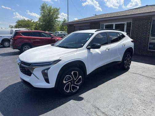 White 2026 Chevrolet Trax RS 4dr Crossover w/2RS
