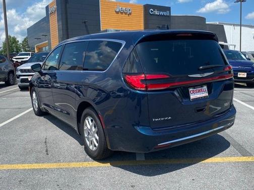 2025 Chrysler Pacifica Select