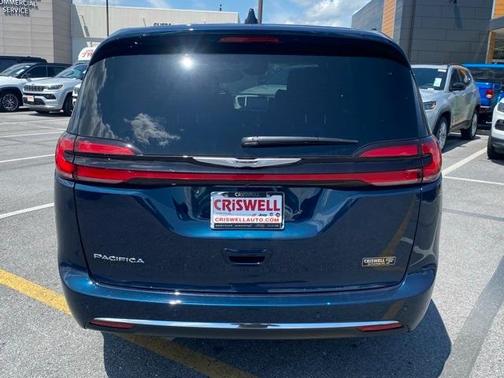 2025 Chrysler Pacifica Select