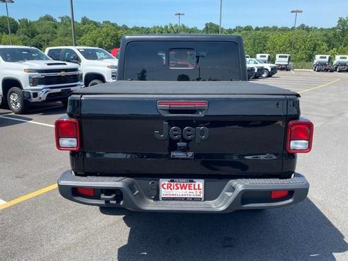 2024 Jeep Gladiator Sport