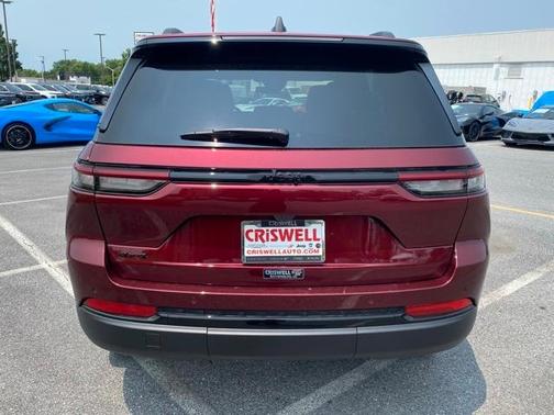 2025 Jeep Grand Cherokee Laredo