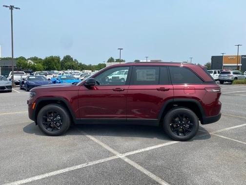2025 Jeep Grand Cherokee Laredo