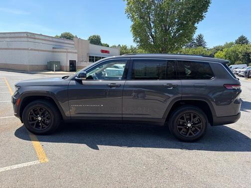 Gray Metallic 2022 Jeep Grand Cherokee L Limited