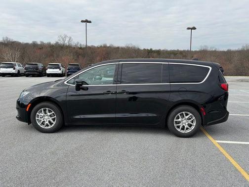 2026 Chrysler Voyager LX