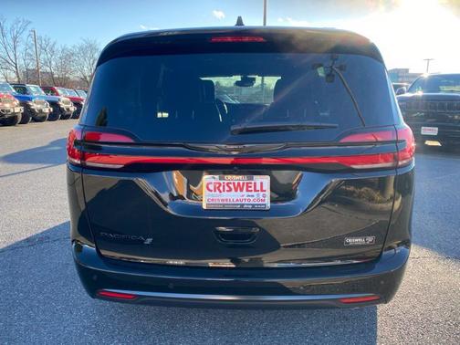 Diamond Black 2026 Chrysler Pacifica Select AWD