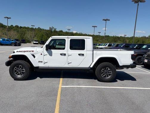 Bright White Clearcoat 2026 Jeep Gladiator Mojave