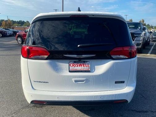 2026 Chrysler Voyager LX