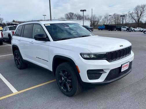 2025 Jeep Grand Cherokee Laredo