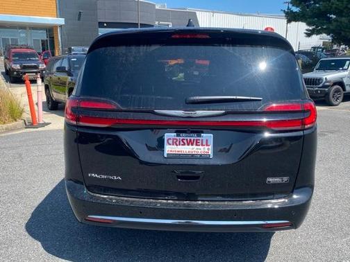 2026 Chrysler Pacifica Select